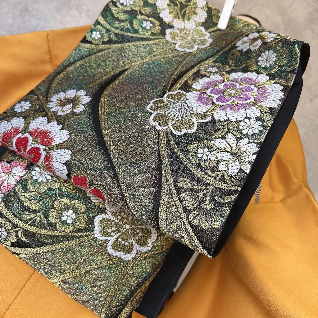 Vintage Furisode Set - Luxurious Yellow Silk with Gold Embellishments - Classic Pattern