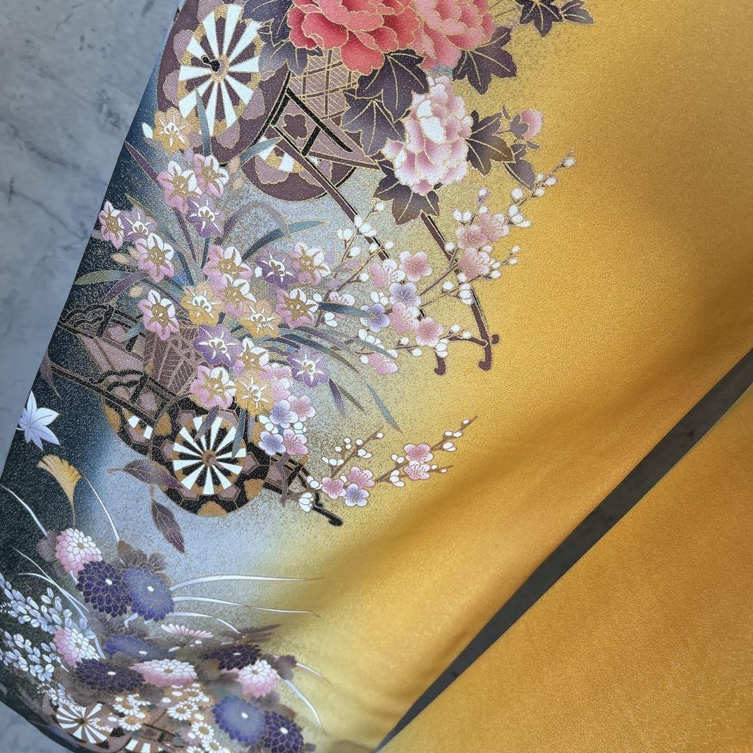 Vintage Furisode Set - Luxurious Yellow Silk with Gold Embellishments - Classic Pattern