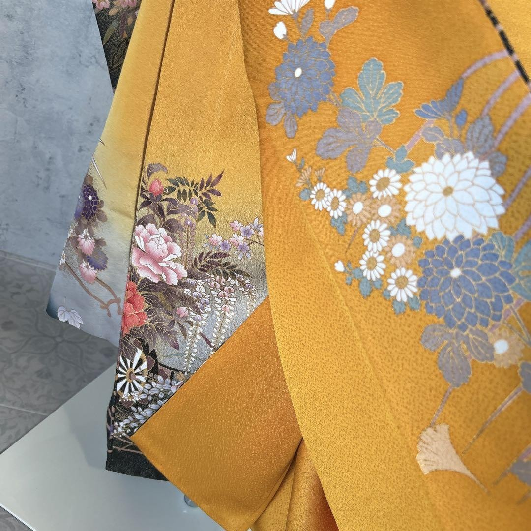 Vintage Furisode Set - Luxurious Yellow Silk with Gold Embellishments - Classic Pattern