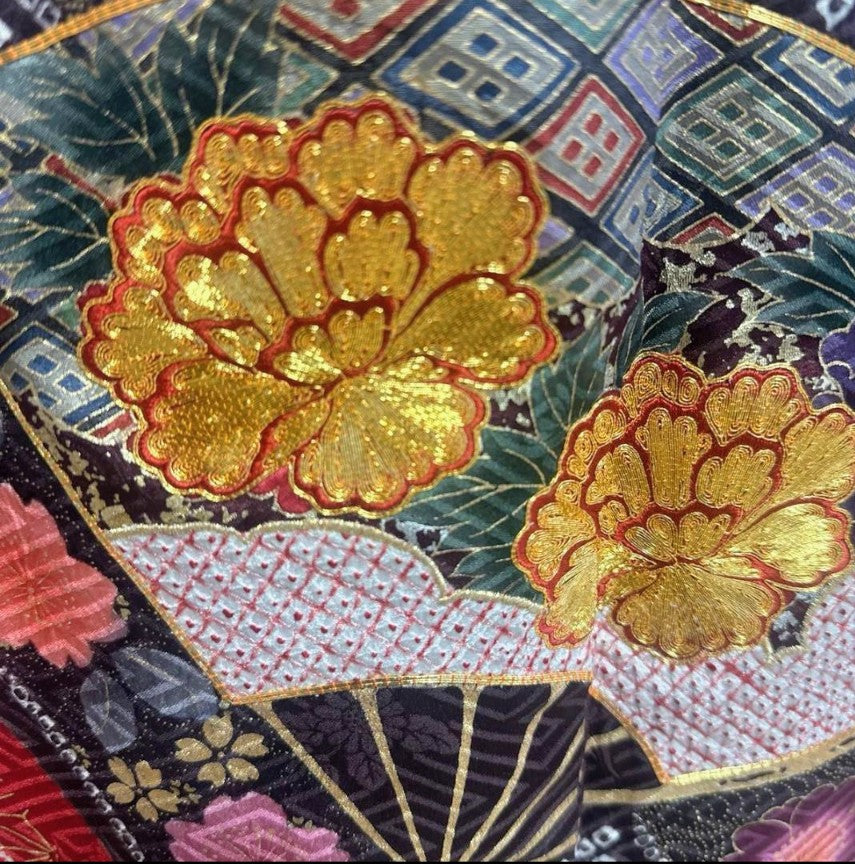 Classic Crimson Furisode - 7-Piece Full Set with Golden Obi　