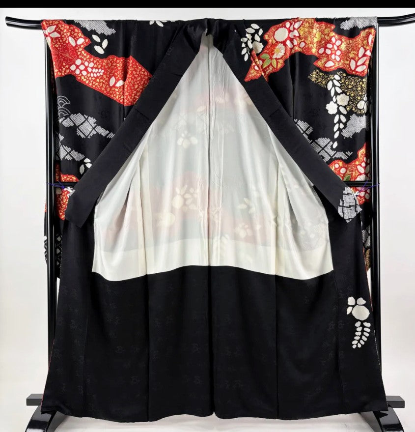 [Excellent Condition] Black Pure Silk Furisode & Fukuro Obi Set – Chrysanthemum & Seigaiha Wave, Shibori & Embroidery, Gold Obi with Flowing Water & Floral Pattern / Size L / Lined