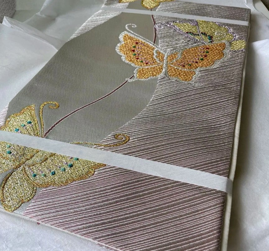 [Excellent Condition] Pure Silk Furisode & Obi Set – Dusty Pink, Flowing Water & Butterfly Floral Pattern, Artist’s Seal / Butterfly Embroidery Gold Obi / Lined