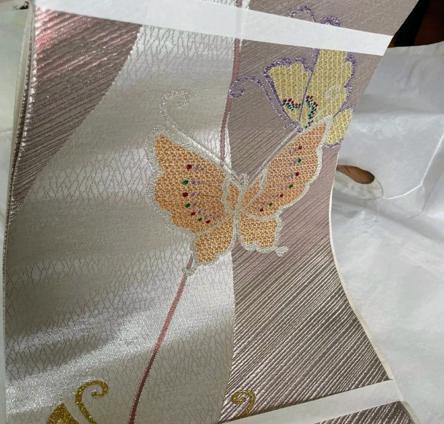 [Excellent Condition] Pure Silk Furisode & Obi Set – Dusty Pink, Flowing Water & Butterfly Floral Pattern, Artist’s Seal / Butterfly Embroidery Gold Obi / Lined