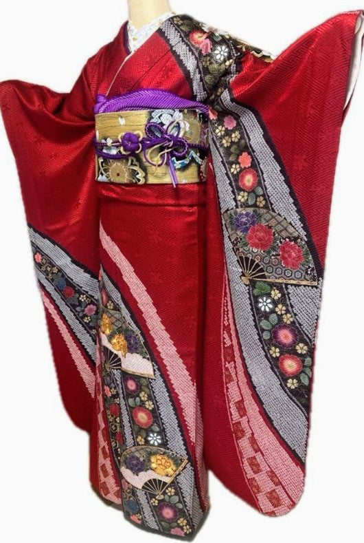 Classic Crimson Furisode - 7-Piece Full Set with Golden Obi　