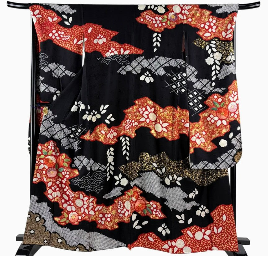 [Excellent Condition] Black Pure Silk Furisode & Fukuro Obi Set – Chrysanthemum & Seigaiha Wave, Shibori & Embroidery, Gold Obi with Flowing Water & Floral Pattern / Size L / Lined